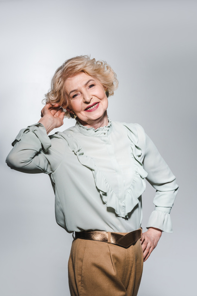 close-up portrait of stylish senior woman isolated on grey - Fotografie, Obrázek
