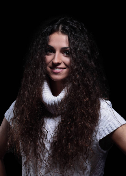 Woman with natural curly hair isolated on a black background - Foto, Bild