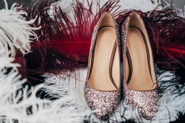 close up view of bridal shoes and decorative feathers for rustic wedding - Photo, Image