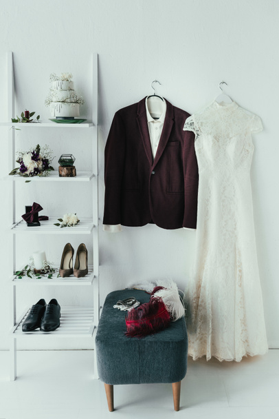 zbliżenie, ślubne i stajennych, odzież i akcesoria dla rustykalny ślub w pokoju - Zdjęcie, obraz