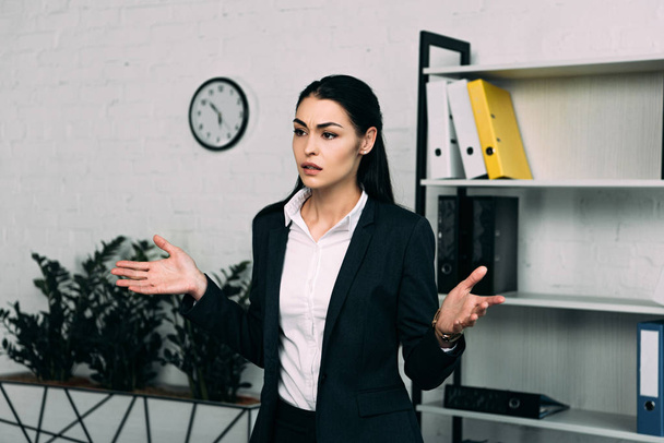 portrait of stressed businesswoman standing in office - Valokuva, kuva