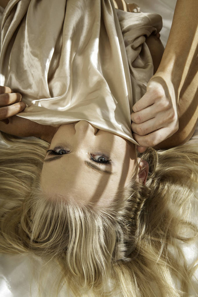 blond girl portrait in bed - Foto, Imagem