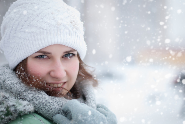 Portrait of beautiful woman in winter. - Zdjęcie, obraz