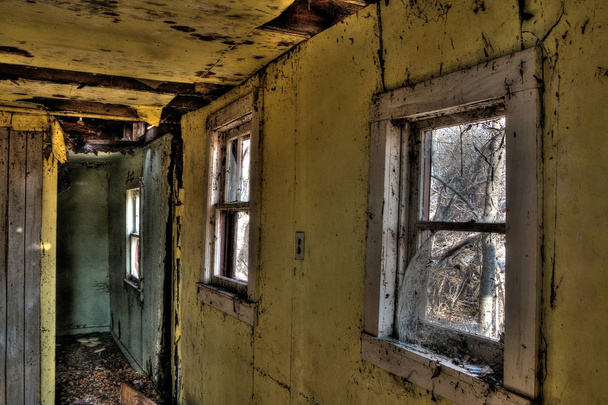 Σιγά-σιγά καταρρέει εγκαταλελειμμένο σπίτι σε Μινεσότα - Φωτογραφία, εικόνα