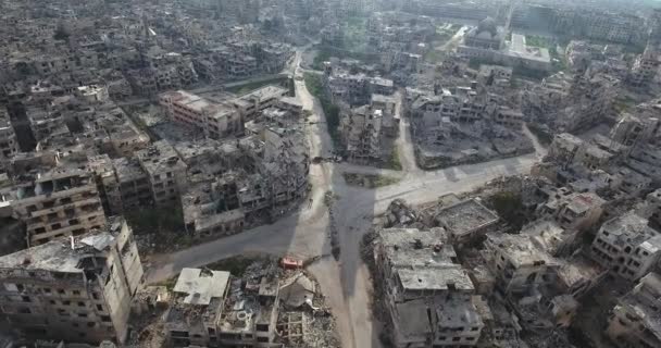 A flight of a drone over the city of Homs in Syria  - Filmati, video