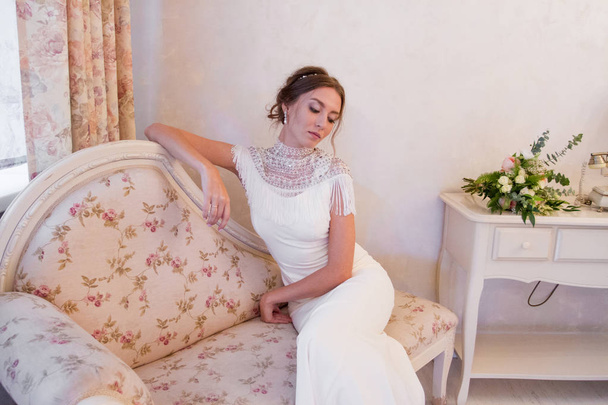 portrait de la mariée assise dans le style provençal
 - Photo, image