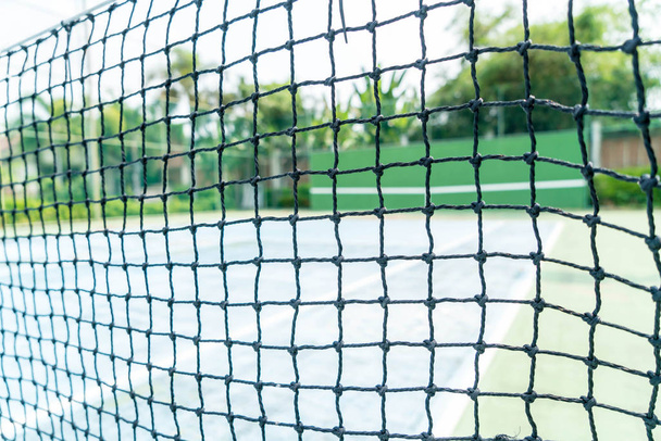 net with empty tennis court background - Fotoğraf, Görsel