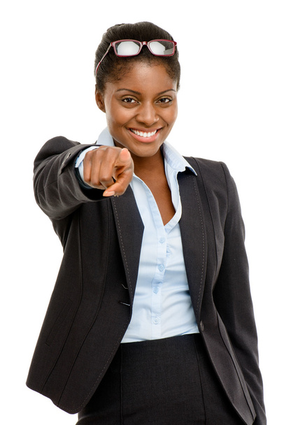 Gelukkig Afro-Amerikaanse business woman wijzend geïsoleerd op witte achtergrond - Foto, afbeelding