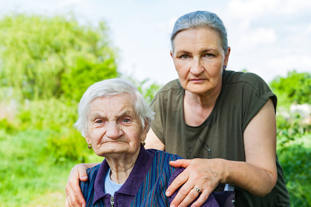 Cuidados de personas mayores
 - Foto, Imagen
