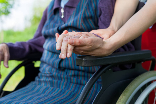 Holding hands - Parkinson disease - Foto, Bild