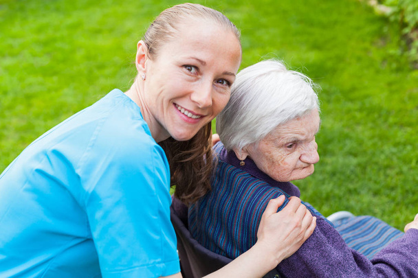Cheerful carer with patient outdoor - Foto, imagen