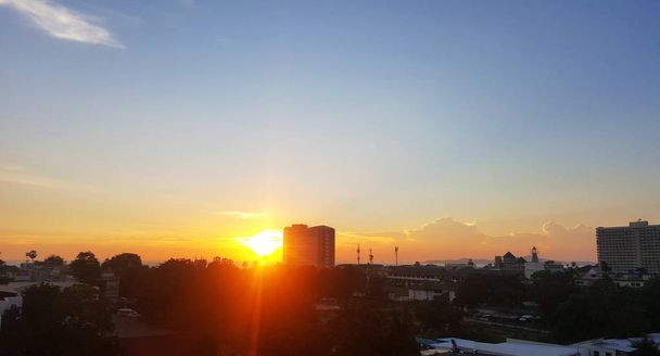 Şehrin günbatımı kez bakıldı - Fotoğraf, Görsel
