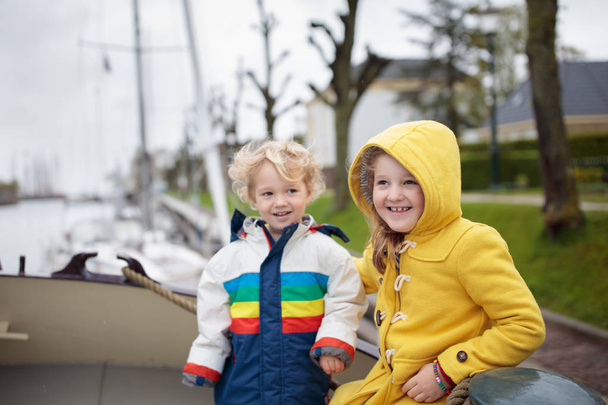 Kids on wooden boat in Holland - Fotoğraf, Görsel