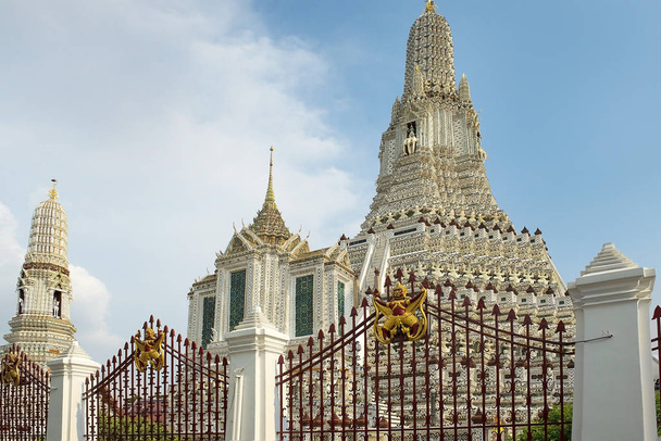 ワット ・ シーラッタナーサーサダーラーム (ケオ)、王宮の化合物は、バンコク、タイにあるエメラルド仏の寺 - 写真・画像