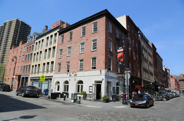 NEW YORK - MAY 3, 2018: Historic buildings at the South Street Seaport district in Lower Manhattan - Zdjęcie, obraz