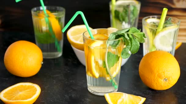 Vitamine water met plakjes sinaasappelen en mint - Video