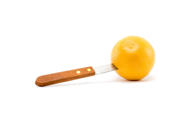 bıçak bıçak izole beyaz arka plan üzerinde turuncu - Fotoğraf, Görsel