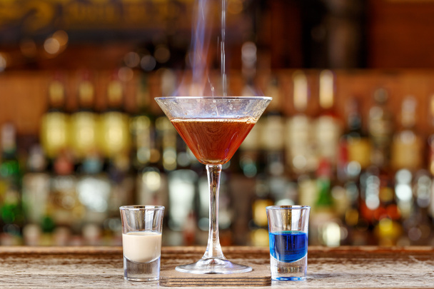 cocktail espetacular com fogo
 - Foto, Imagem