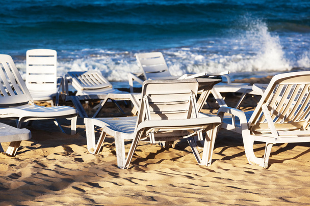deckchairs on a beach - Foto, afbeelding