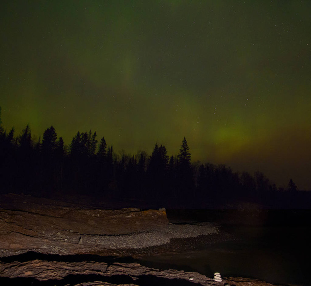 Minnesota yaz aylarında göl üzerinde Kuzey ışıkları - Fotoğraf, Görsel