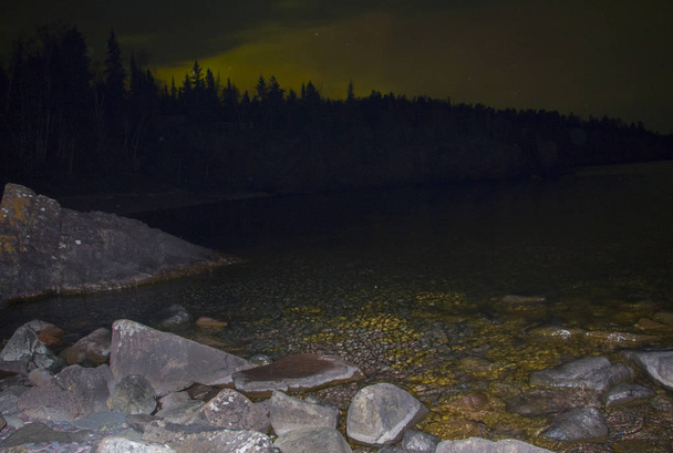 Luci del Nord su un lago in Minnesota durante l'estate
 - Foto, immagini