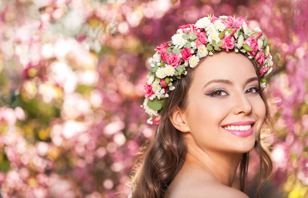 Gorgeous spring makeup woman. - Фото, изображение