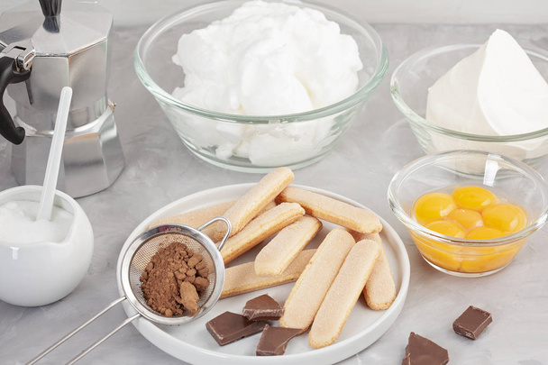 Ingredients of the traditional italian dessert tiramisu. Cooking blog and cooking classes concept - Foto, afbeelding