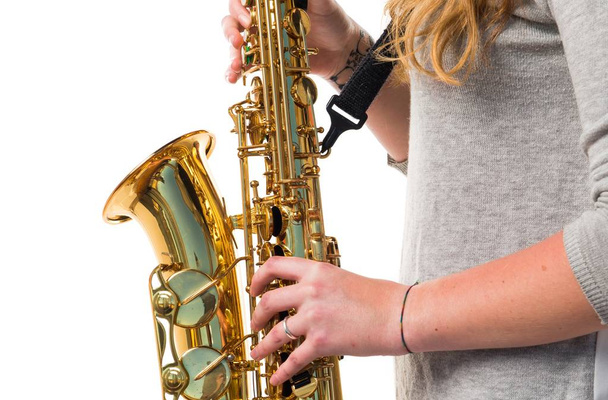 Menina tocando o saxofone
 - Foto, Imagem