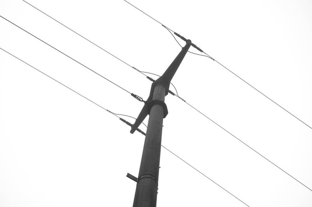 Elektriciteit pyloon geïsoleerd op witte achtergrond - Foto, afbeelding