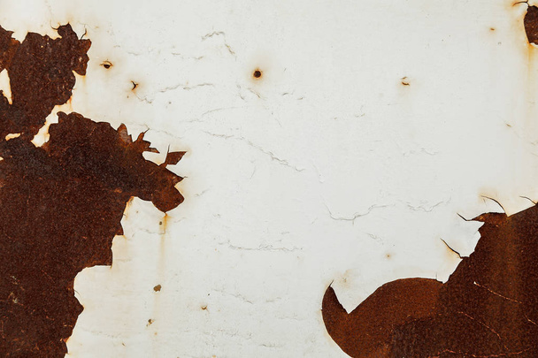 Rusty metal with cracked white paint - Zdjęcie, obraz