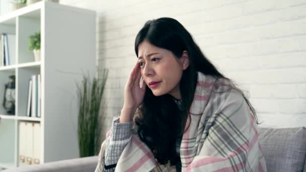 asian girl feels extremely headache because of catch cold, feels uncomfortable and suffering at home in winter. - Materiał filmowy, wideo