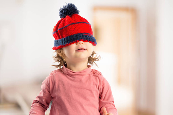 Little girl with Christmas hat over white background - Valokuva, kuva