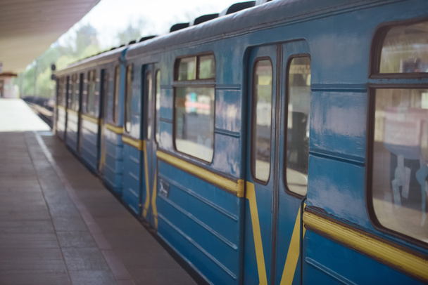 closeup view of train at outdoor subway station  - Valokuva, kuva