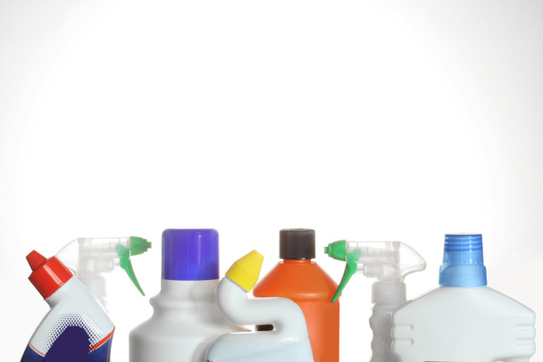 detergenty, butelki z tworzyw sztucznych na białym tle na białym tle - Zdjęcie, obraz