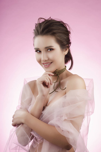 Beautiful smiling big breast asian girl wearing a pink veil on h - Фото, зображення