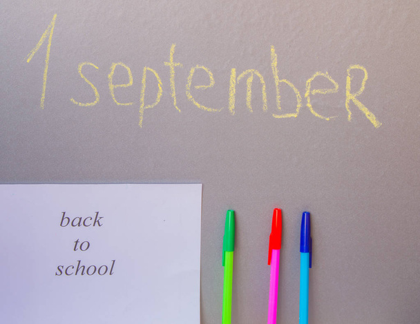 Vissza ehhez: iskola fogalom, egy toll, írásban a Tanács 1 szeptember - Fotó, kép