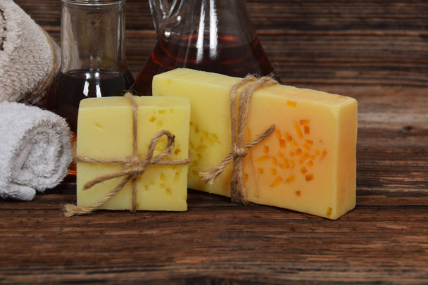 Musky aroma soap, argan oil for the body and clean towels - Foto, Imagem
