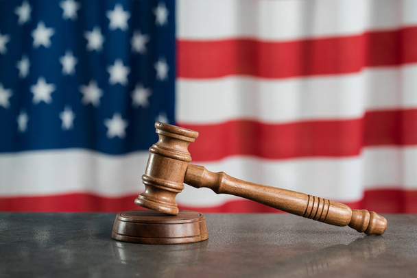 Concepto de Derecho y Justicia. Tema de la corte. Bandera de USA
 - Foto, imagen