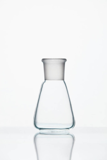 Laboratory Supplies. Transparent Glass On White Background - Foto, afbeelding