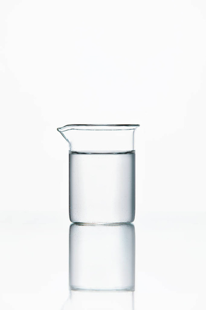 Laboratory Glass With Transparent Liquid - 写真・画像