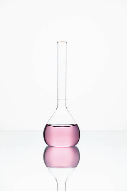 Laboratory Equipment. Glass With Colorful Liquid - Foto, Bild