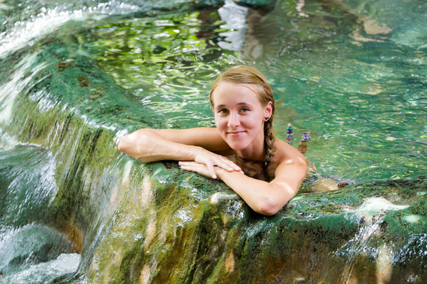Tourist Krabi hot springs waterfall - Foto, Bild