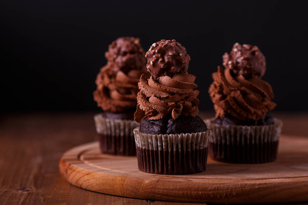 Tasty chocolate cupcakes. - Zdjęcie, obraz