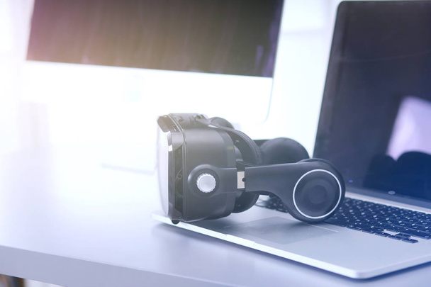Virtual reality goggles on desk with laptop. business. 3d technology - Foto, Imagem