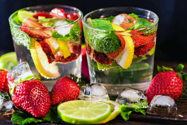 Homemade lemonade with strawberries and mint - Fotoğraf, Görsel