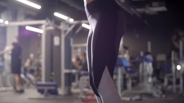Γυναίκα σχοινάκι στο γυμναστήριο - Πλάνα, βίντεο
