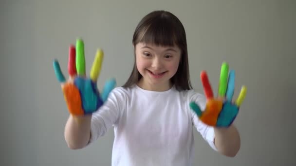 Cute little girl with painted hands. - Footage, Video