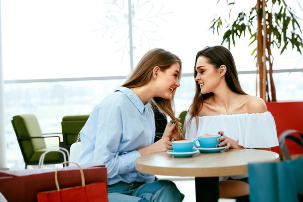 Girls Friends Drinking Coffee In Cafe - Foto, Imagem