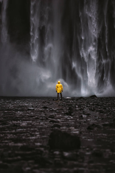 Explorer on the icelandic tour, traveling across iceland discove - Foto, immagini