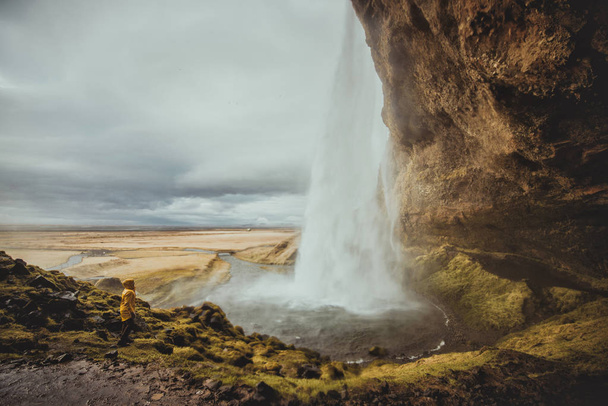 Explorer on the icelandic tour, traveling across iceland discove - Foto, afbeelding